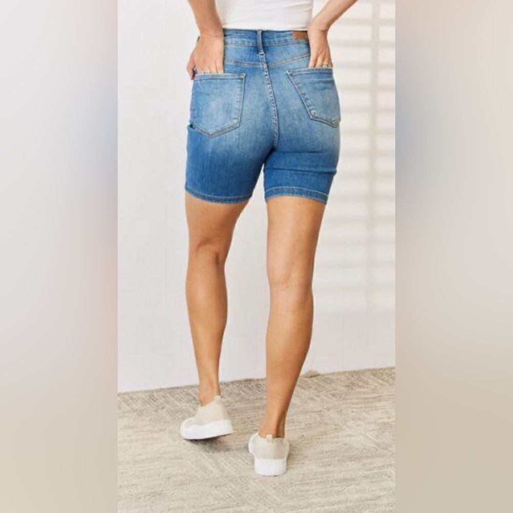 JUDY BLUE TUMMY CONTROL DOUBLE BUTTON BERMUDA DENIM SHORTS - Picture 2 of 3